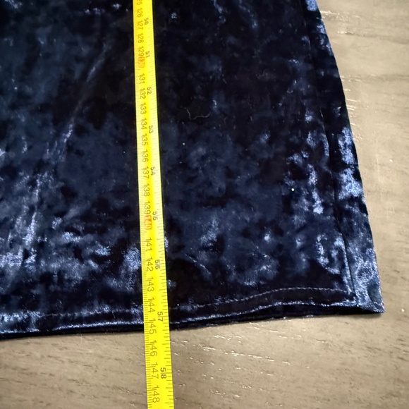 R&M Richards Long Ice Velvet Dress W/Elegant Neck Waist Detail & Slit Size 8 - Picture 12 of 14